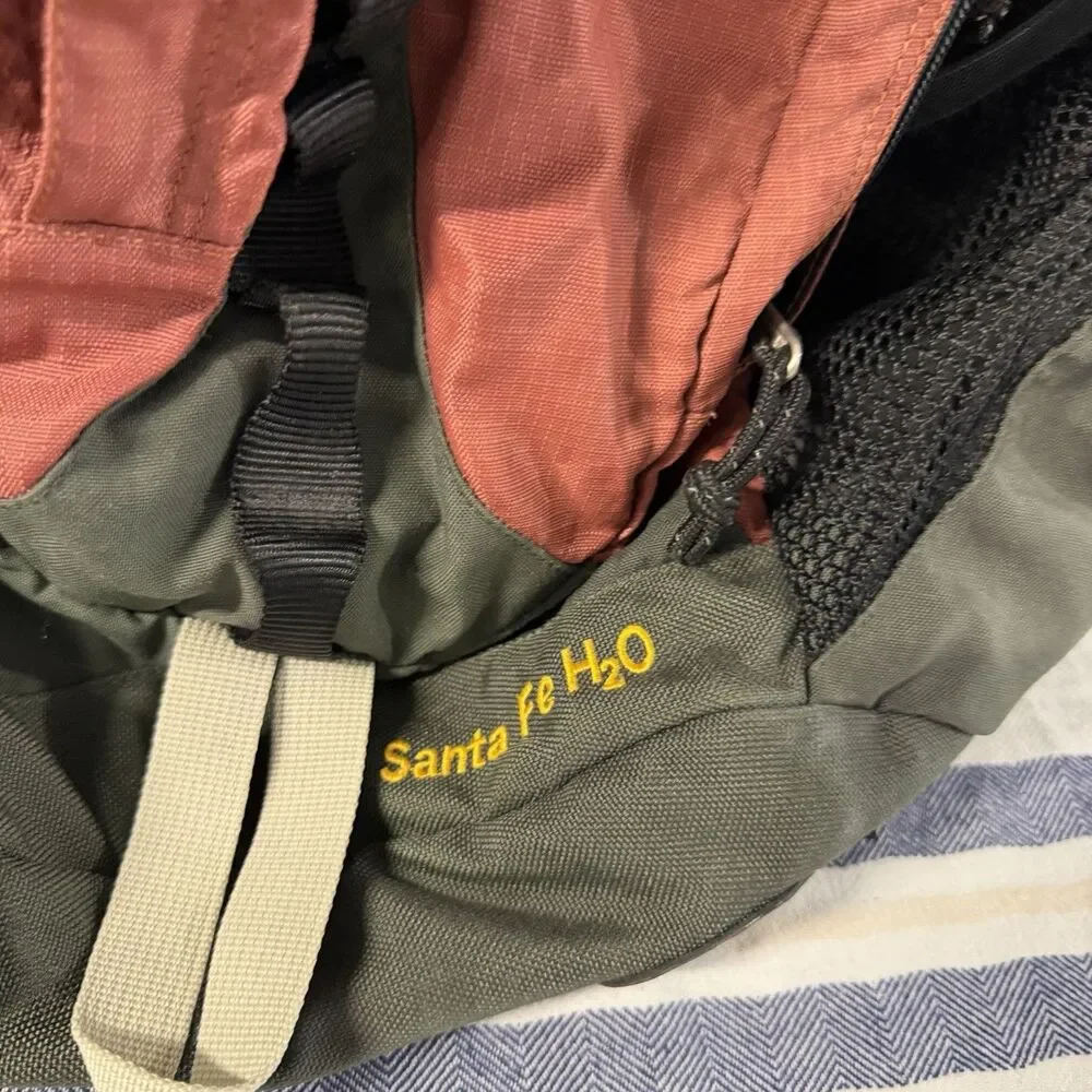 Kelty Santa Fe H2O Hydration Backpack Hiking Daypack Camping Green Red